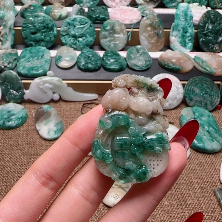 美***生独山玉未镶嵌颈饰