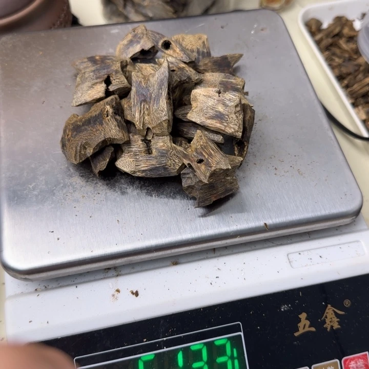 b***龙沉香沉香碎屑紫罗兰高油块料50克