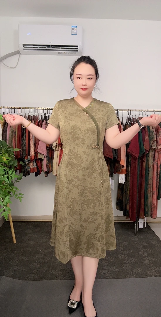 夏季高档收腰过膝大码遮肉中老年气质连衣裙