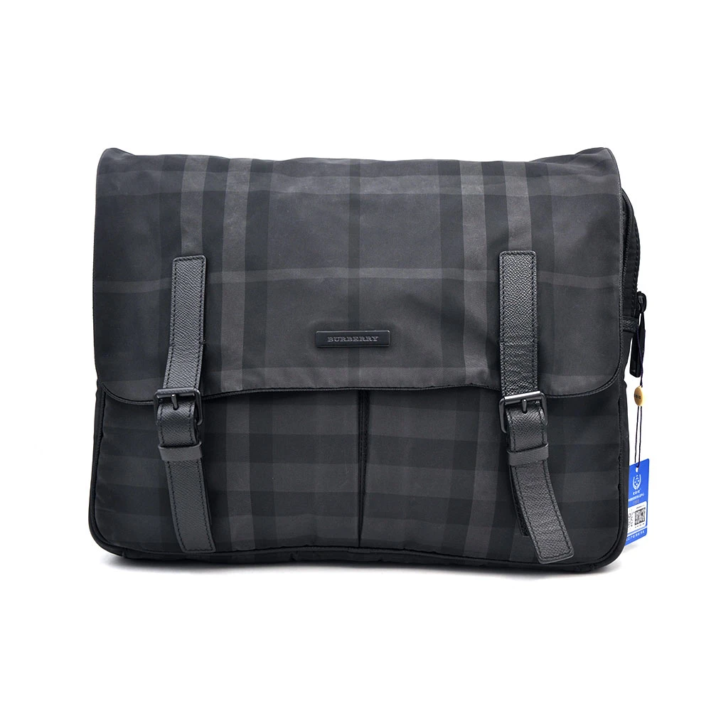95新 BURBERRY/博柏利 97新闲置黑色格纹老花邮差包38*30/73010