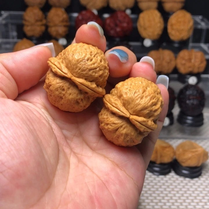 橄榄核吊坠5玉面鹦鹉