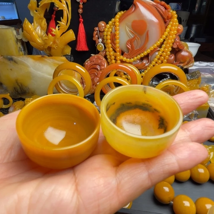 未镶嵌石英质玉（黄龙玉）颈饰