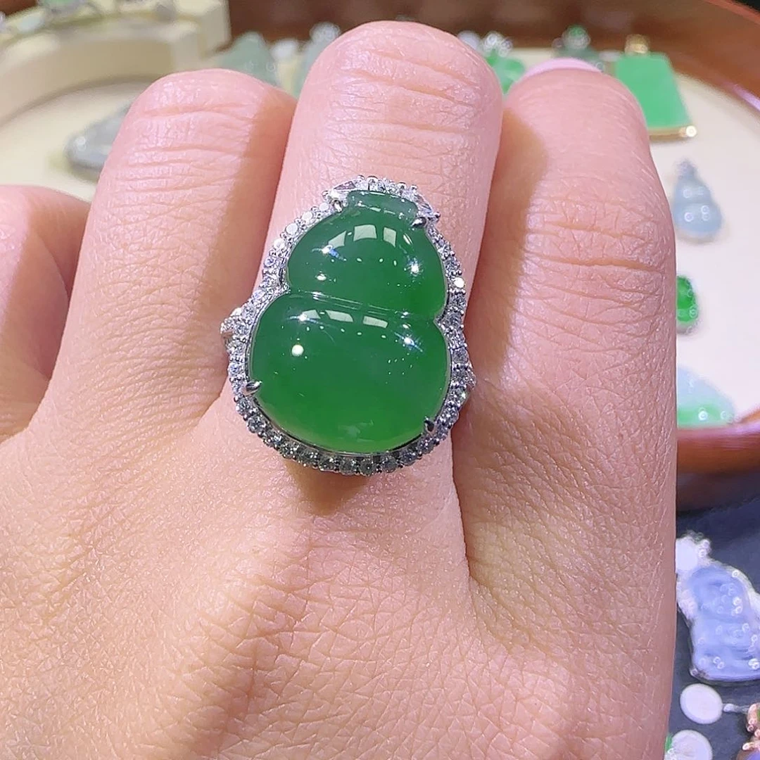 翡翠戒指18K金镶嵌翡翠戒指