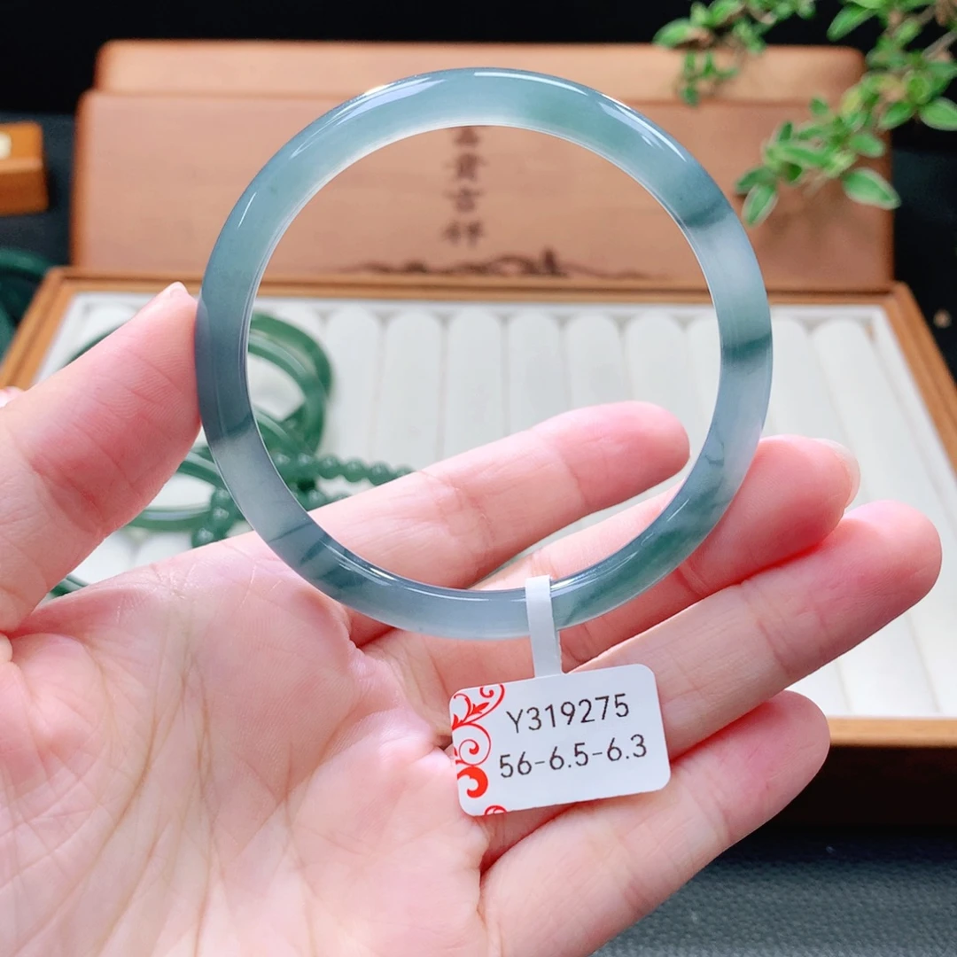 翡翠未镶嵌手镯（圆镯）