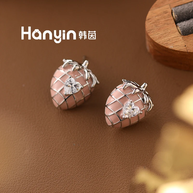 铜合金珐琅耳饰 925银针气质大颗粒爱心微镶草莓耳钉AAA