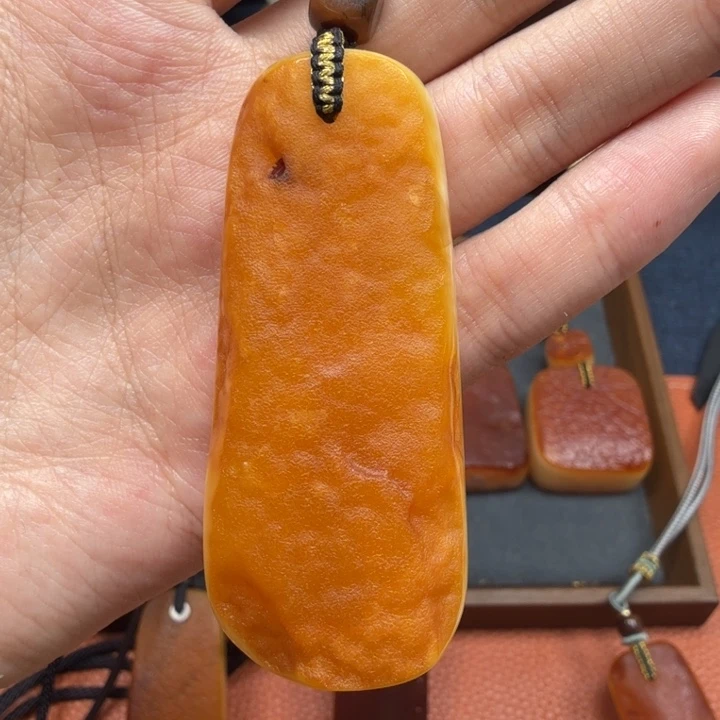 蜜蜡未镶嵌吊坠(赠链)