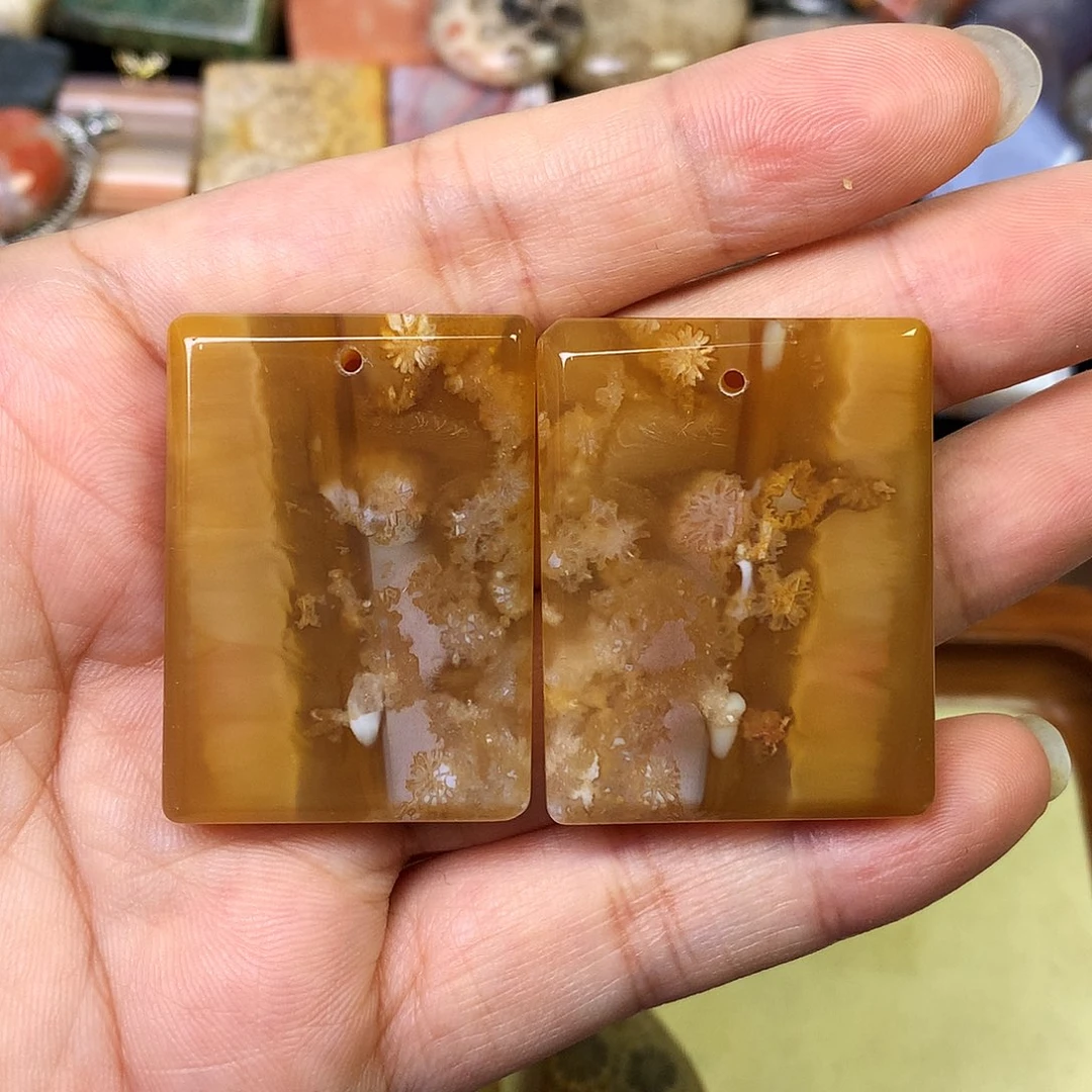颈饰未镶嵌石英质玉石****玩