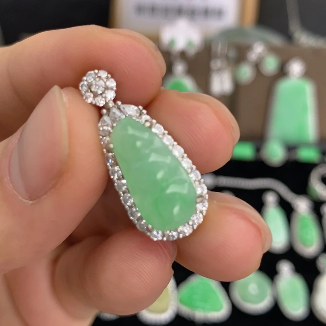 翡翠颈饰银S925镶嵌天然翡翠