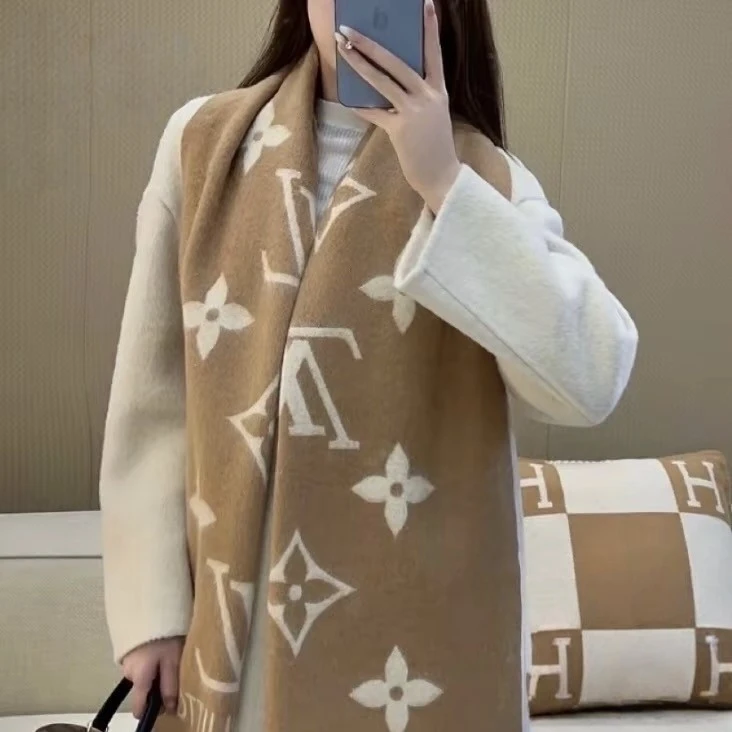 未使用 LouisVuitton/路易威登 002443 羊毛绒线围巾 浅棕色 带盒