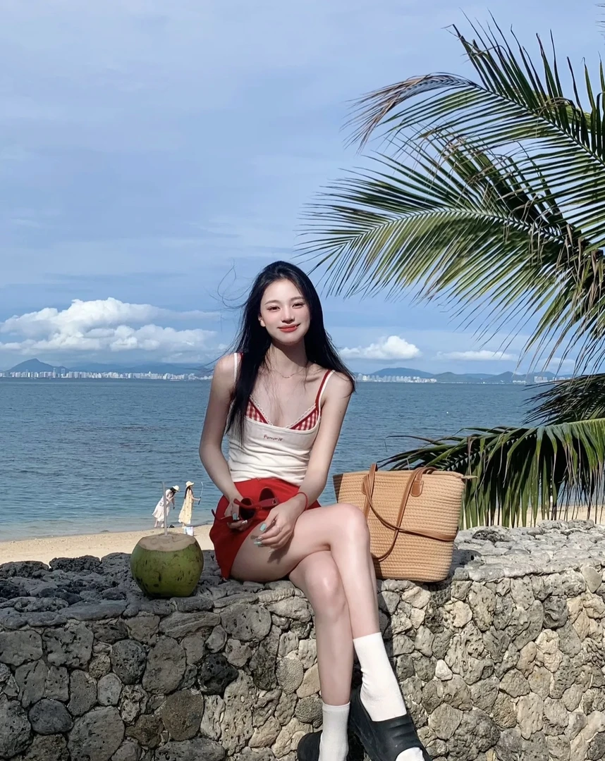 海边必备辣妹纯欲吊带比基尼四件套泳装