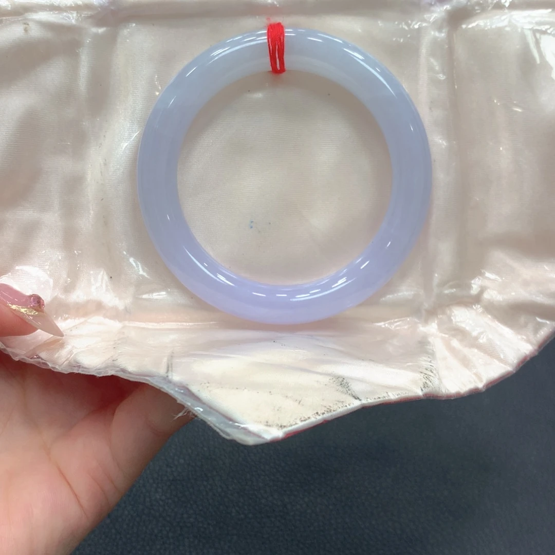 翡翠手镯未镶嵌翡翠