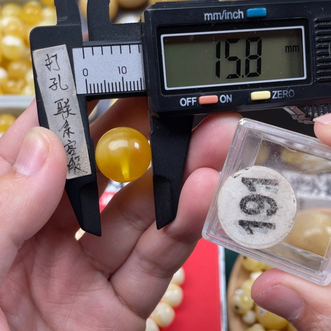 蜜蜡珠宝奇石未镶嵌