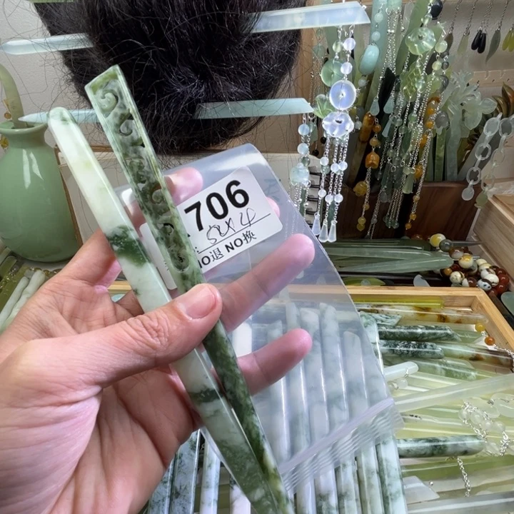 蛇纹石玉发饰未镶嵌红*