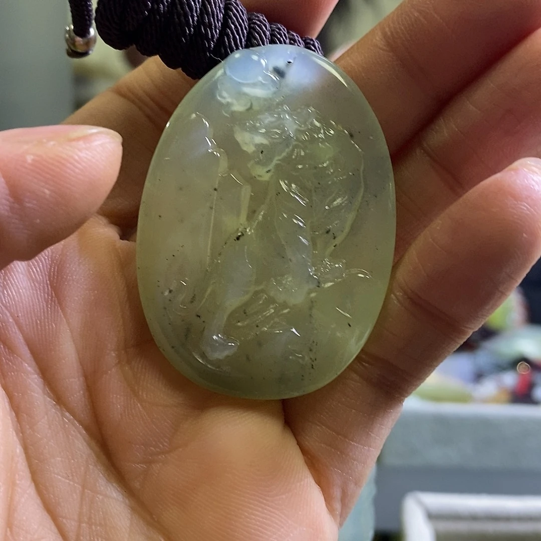 岫玉未镶嵌颈饰老虎