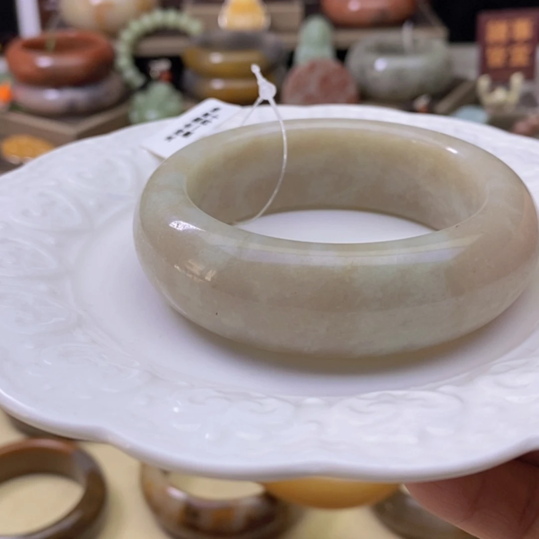 【闪购商品】未镶嵌手镯石英岩玉