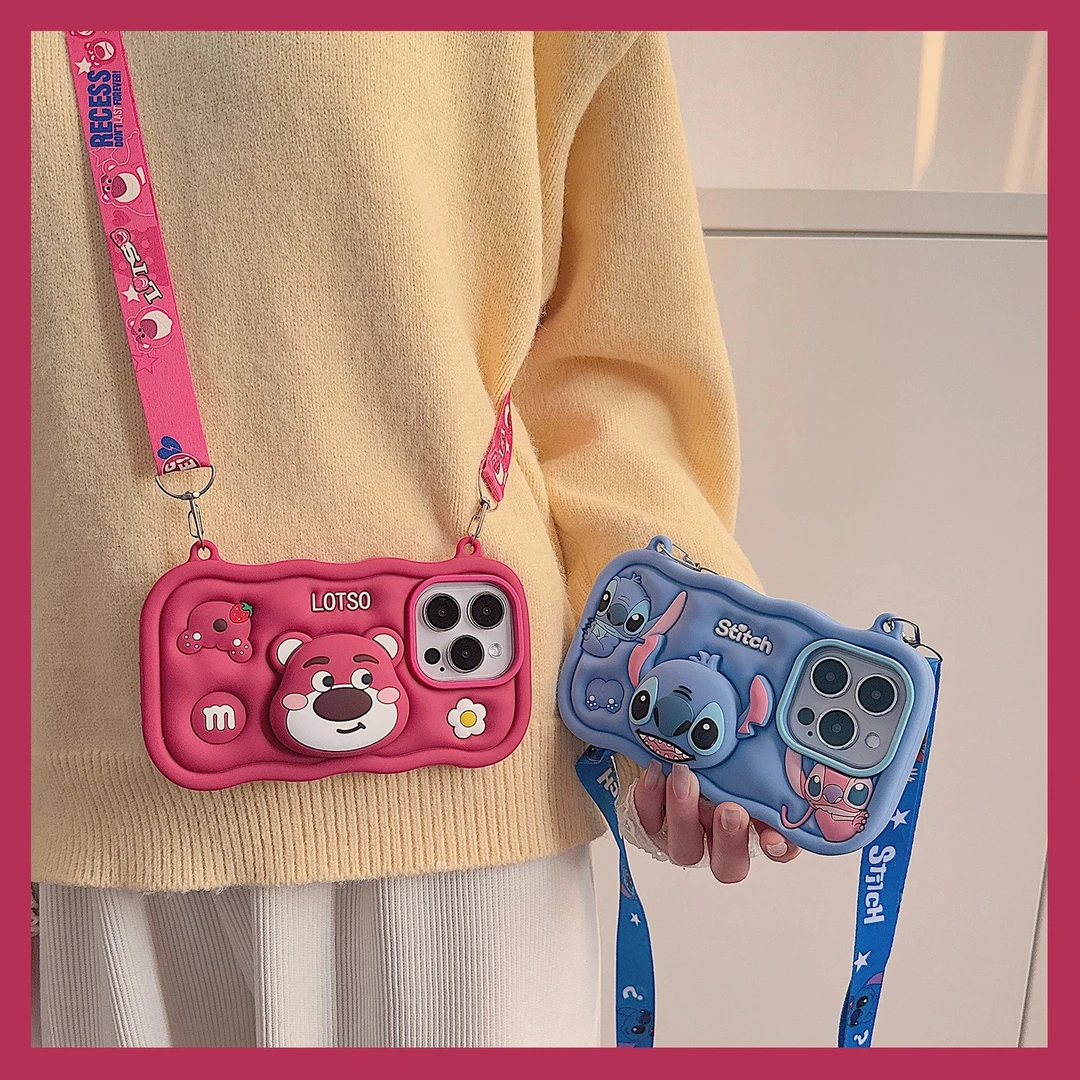 横版草莓熊史迪仔支架iPhone16promax适用苹果15手机壳14斜挎挂绳