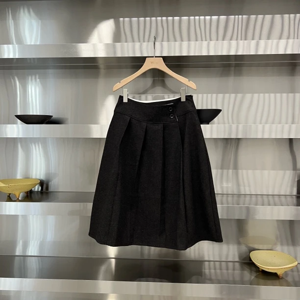 午茶带扣A字百褶半身裙