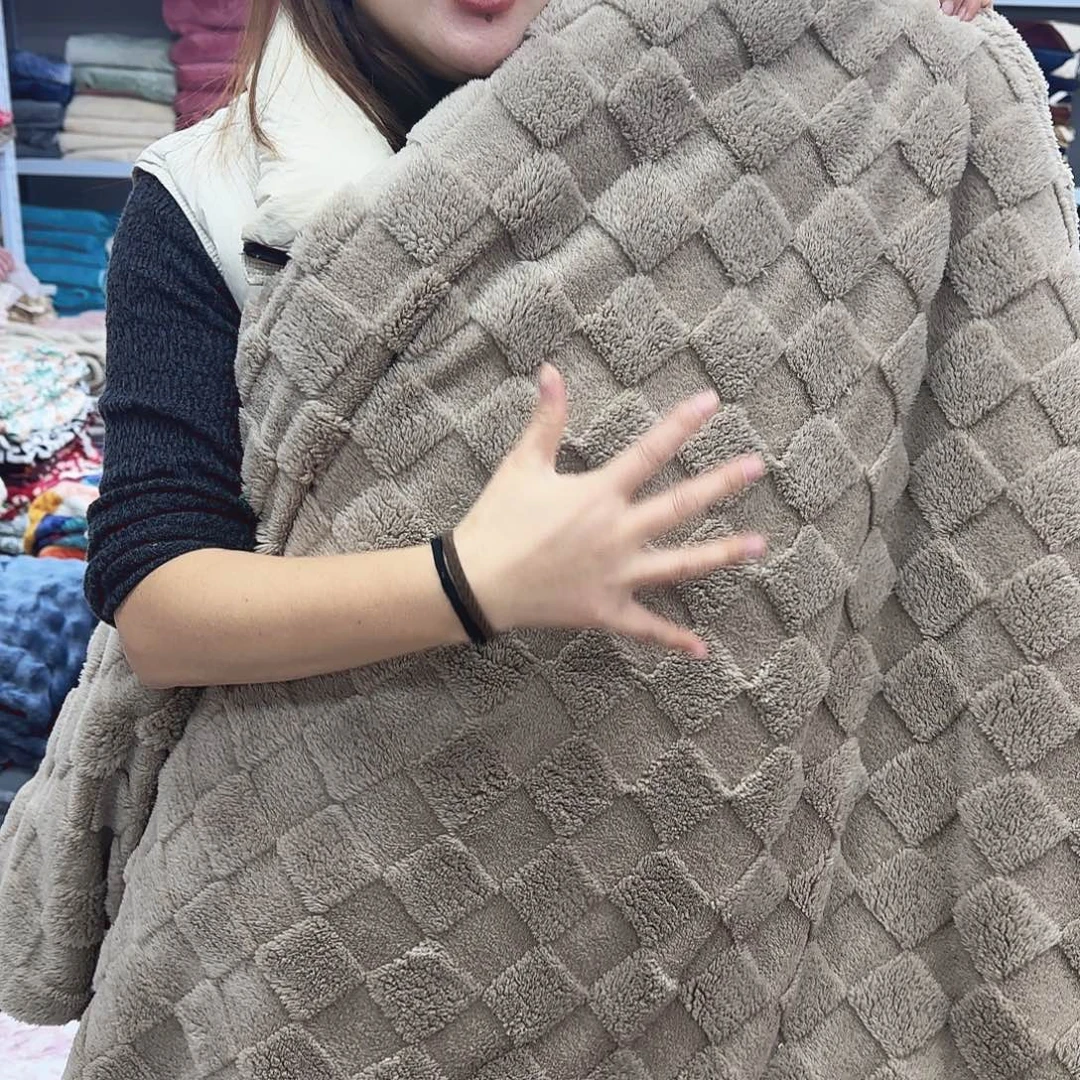 氨纶200.230塔夫绒立体剪花毯，卡其色速热面料