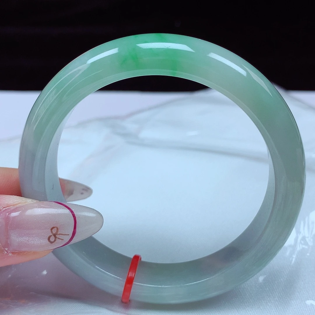 翡翠手镯未镶嵌55圈