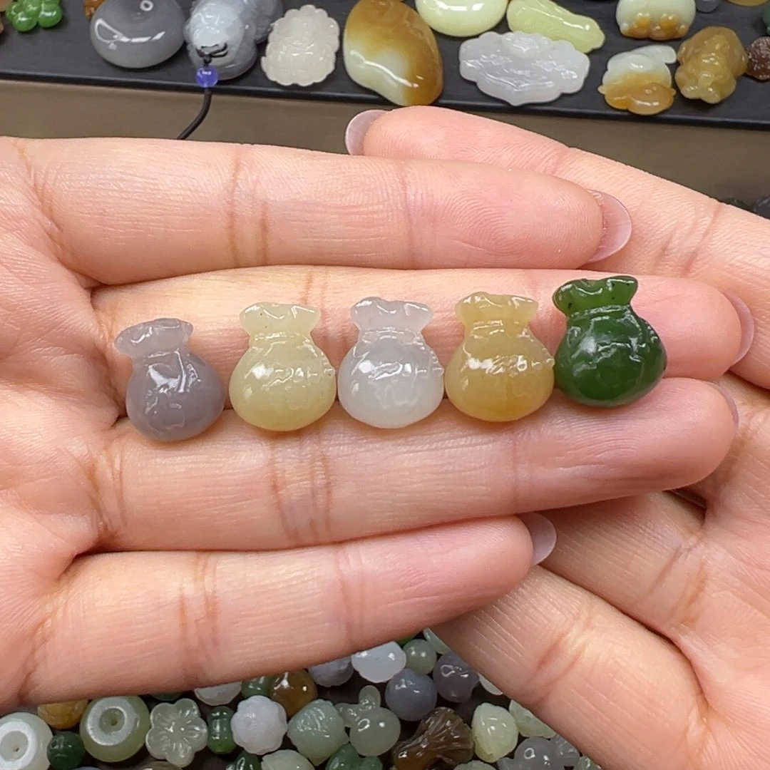 和田玉未镶嵌颈饰128一个多样性发其一