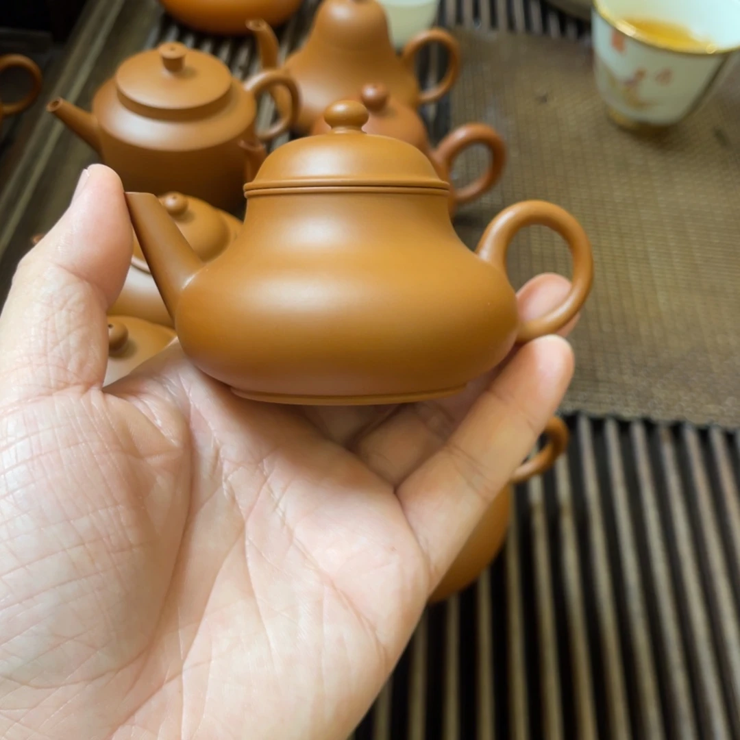 睿***思潮州手拉壶。  芭乐。