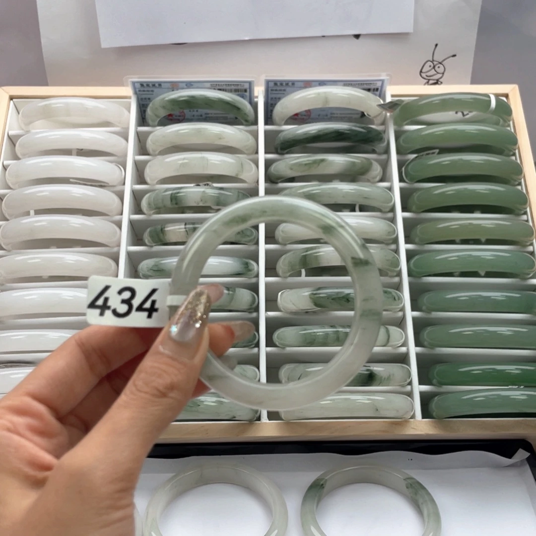 未镶嵌手镯石英质玉434