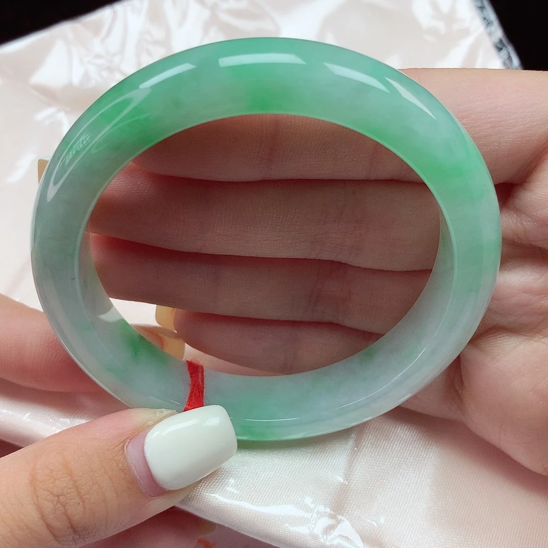 翡翠手镯未镶嵌57圈