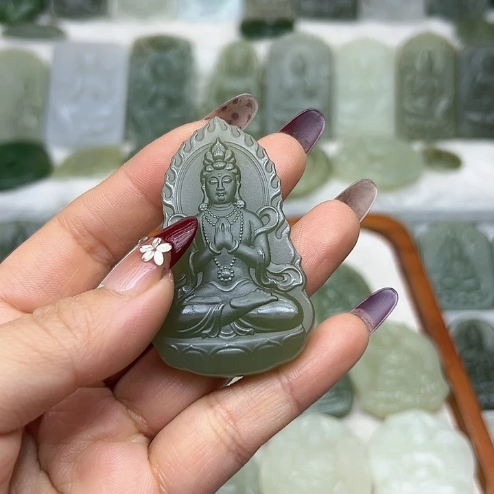 和田玉颈饰未镶嵌云*子