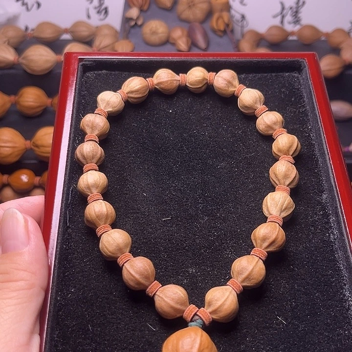 吊坠橄榄核蜜桃臀13.13手持