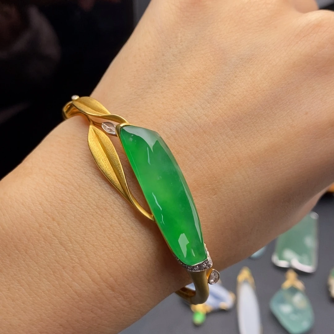 定制翡翠18K金镶嵌     高品质阳绿色 竹节手镯