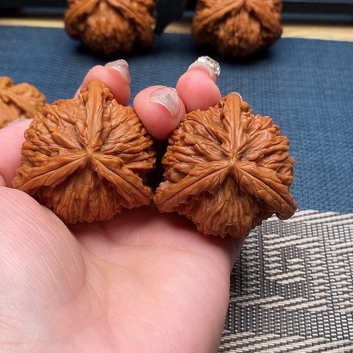 @****文玩核桃吊坠白狮子