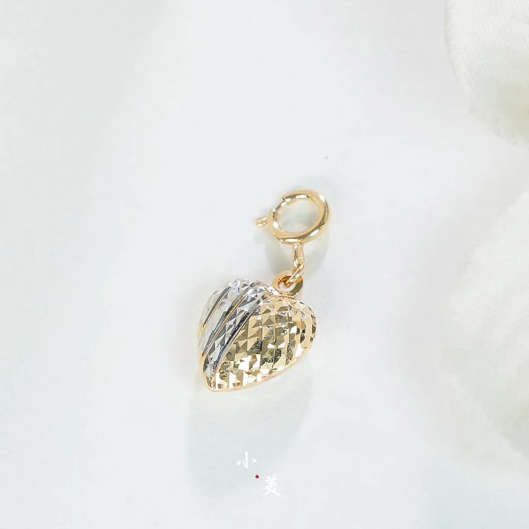 18K金双色车花爱心吊坠 G8705