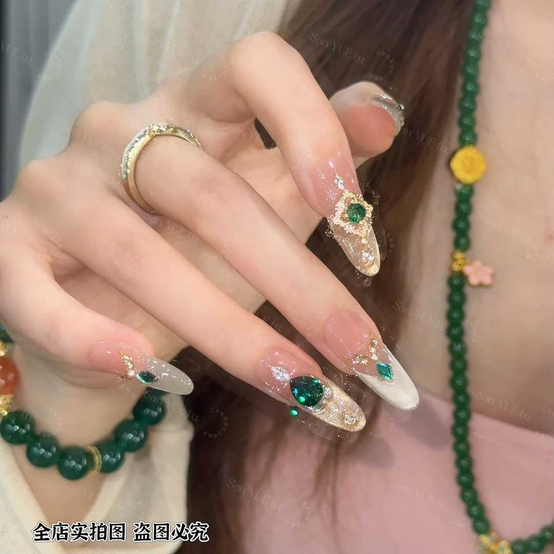 【中古矜贵】- 三月兔祖母绿水晶东洲水晶轻奢气质美甲手工穿戴甲
