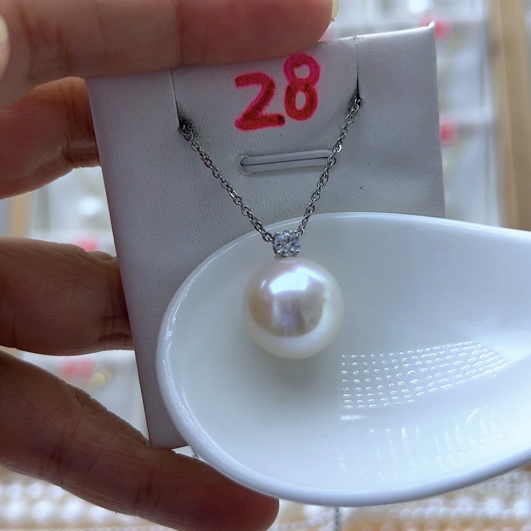 18K金镶嵌淡水珍珠吊坠(赠链)