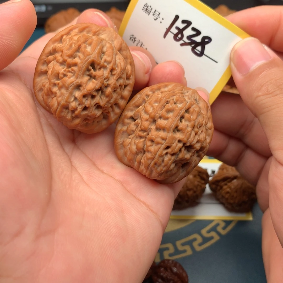 L***1把件文玩核桃莲花1838