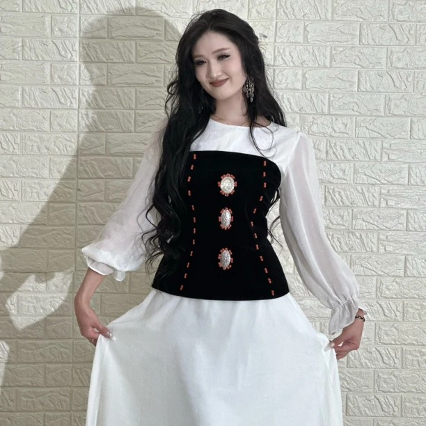 民族风抹胸马甲➕白色连衣裙