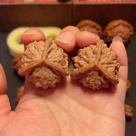 小***炸吊坠文玩核桃三棱