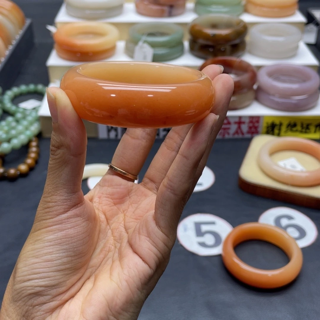 石英岩玉手镯未镶嵌?****