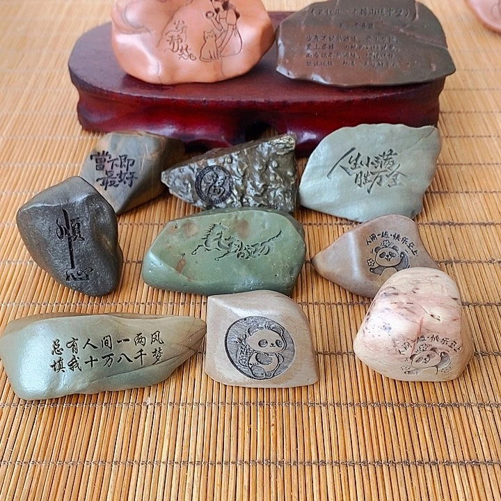 多***的原石雕刻工艺品手把摆件