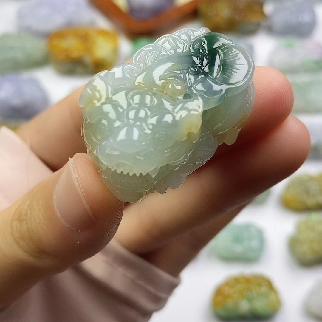 翡翠未镶嵌颈饰貔貅