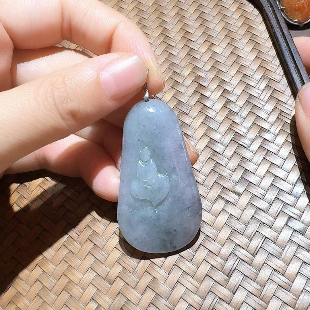 颈饰未镶嵌翡翠个性十足