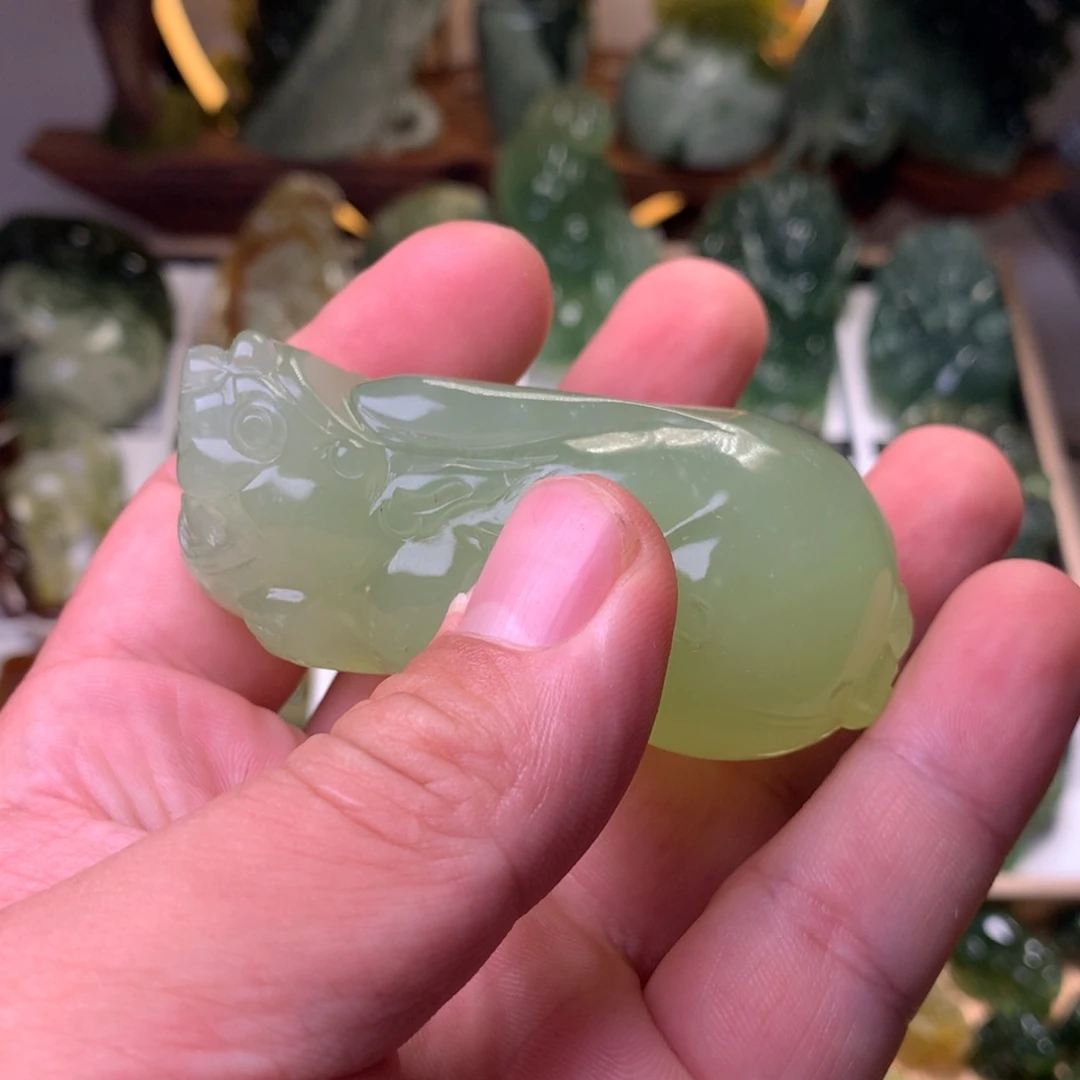 王***彪岫玉未镶嵌手把件