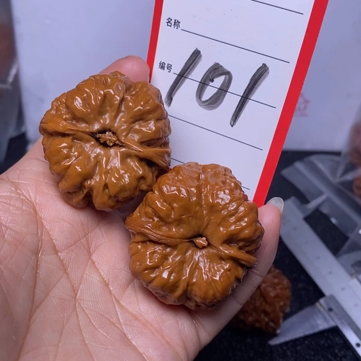 文玩核桃把件101，40蛤蟆头色差