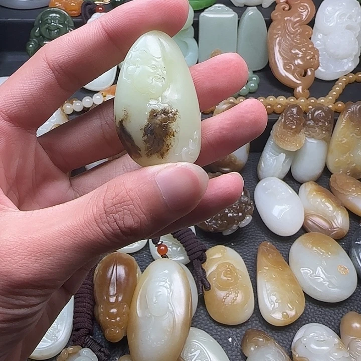 和田玉未镶嵌颈饰