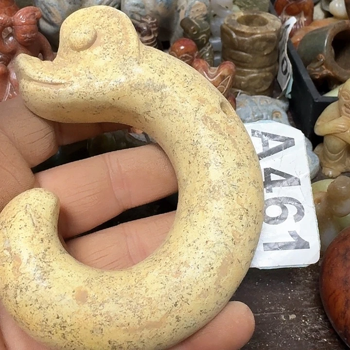 蛇纹石玉颈饰未镶嵌