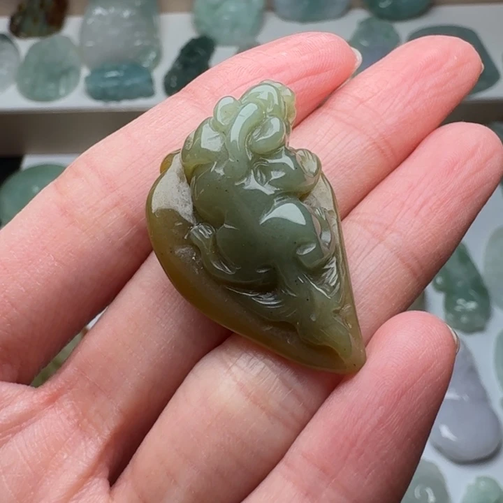 翡翠未镶嵌颈饰吊坠