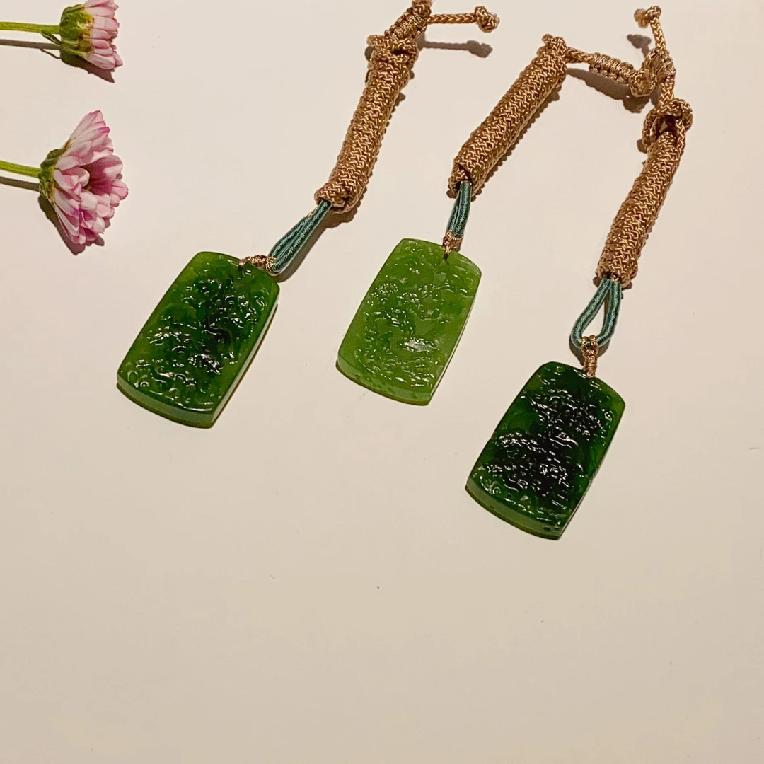 【近水远山】七号老料菠菜绿和田玉手工吊坠（多样性发货 拍一发一）