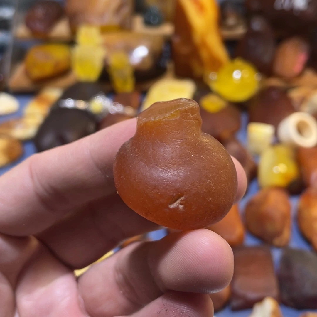 定制琥珀未镶嵌无**人原矿