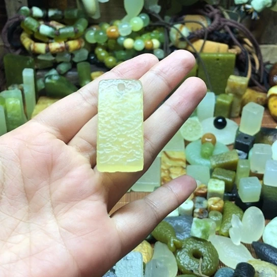 未镶嵌岫玉吊坠虾*
