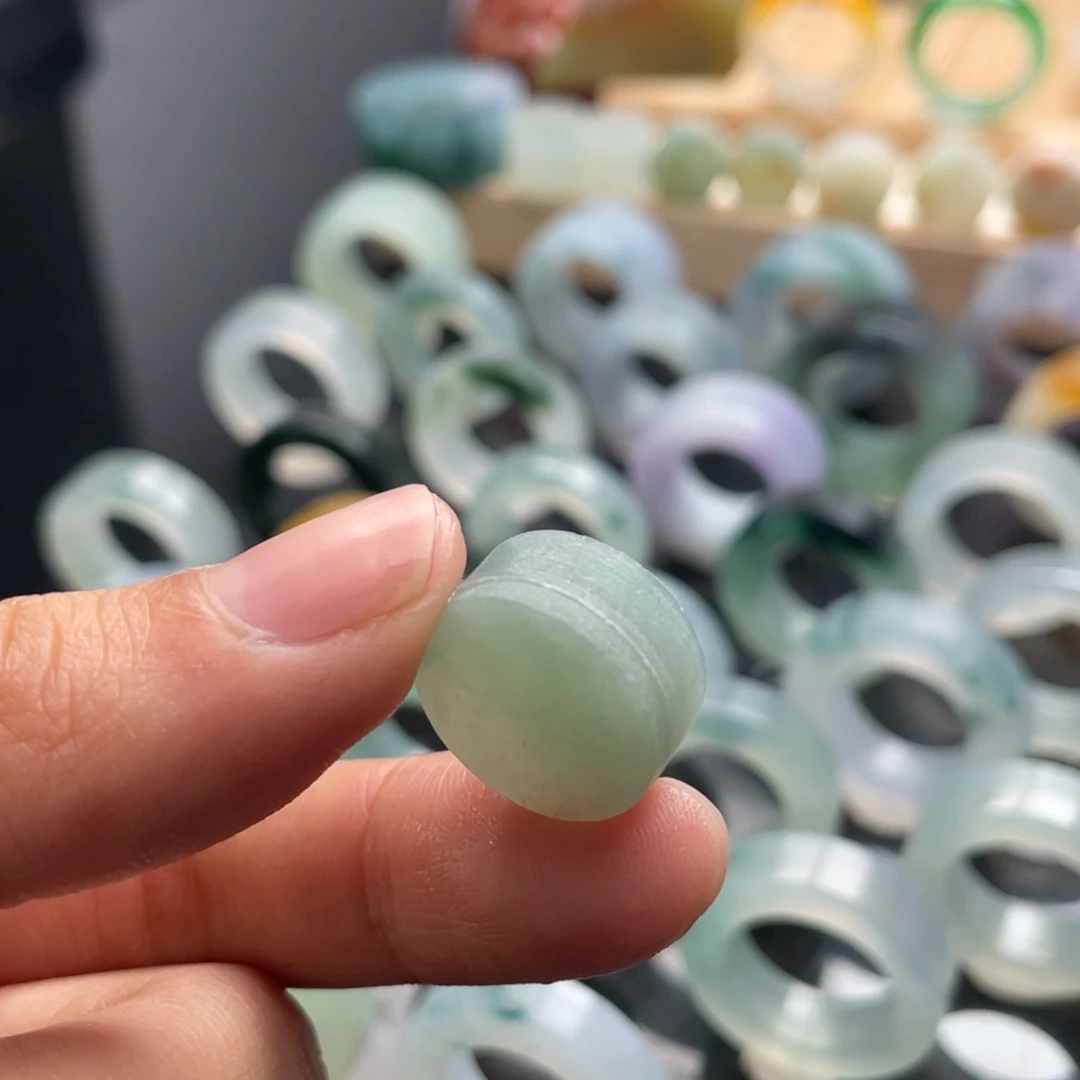 定制翡翠未镶嵌S****u戒指